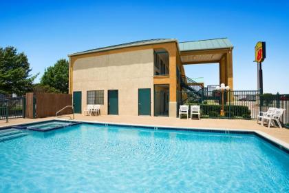 Super 8 by Wyndham Grand Prairie Southwest - image 13