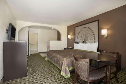 Super 8 by Wyndham Grand Prairie Southwest - image 6