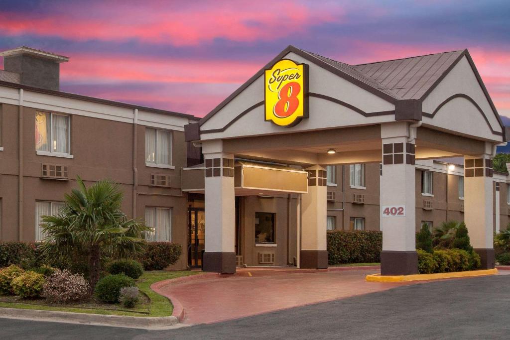 Super 8 by Wyndham Grand Prairie North - main image