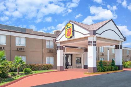 Super 8 by Wyndham Grand Prairie North - image 4