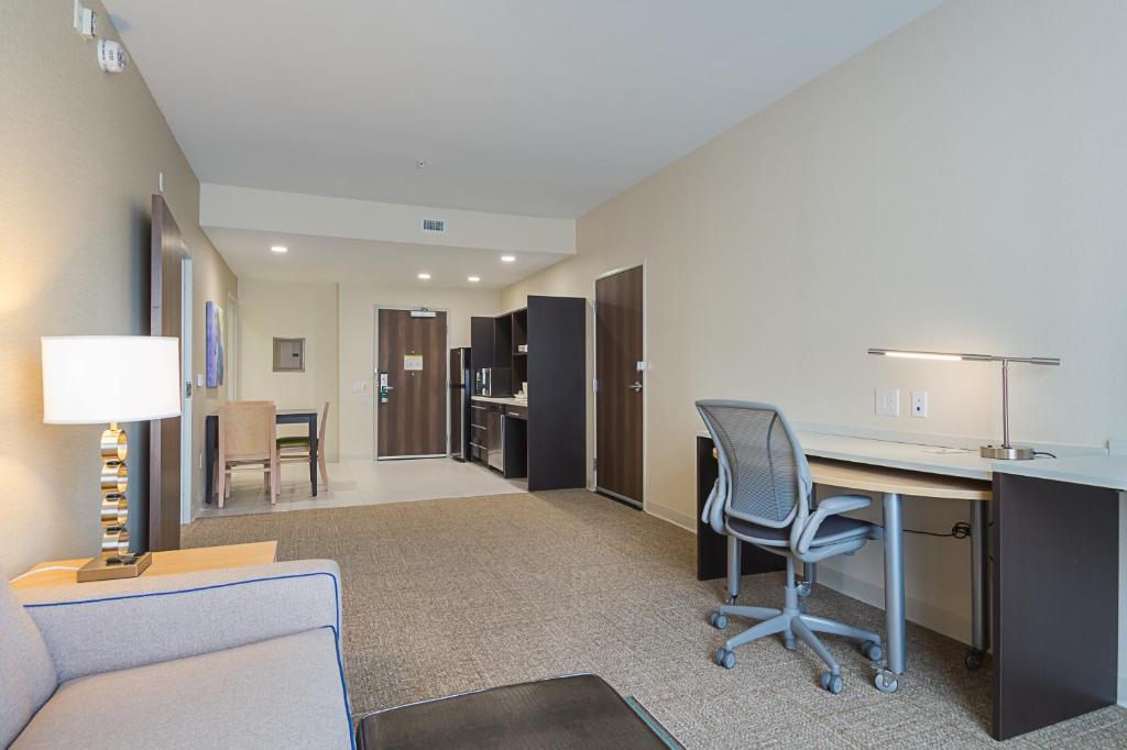 Home2 Suites By Hilton Dallas Grand Prairie - image 3