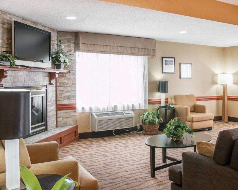 Sleep Inn & Suites - image 4