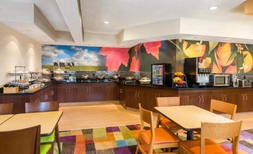 Fairfield Inn & Suites Grand Rapids - image 4