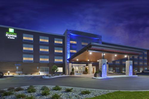 Holiday Inn Express & Suites Grand Rapids Airport North an IHG Hotel - main image