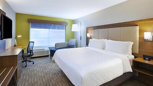 Holiday Inn Express & Suites Grand Rapids Airport North an IHG Hotel - image 2