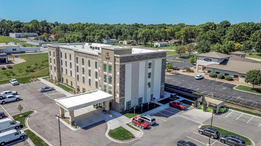 Comfort Suites Grandview - Kansas City - image 4