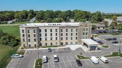 Comfort Suites Grandview - Kansas City - image 6