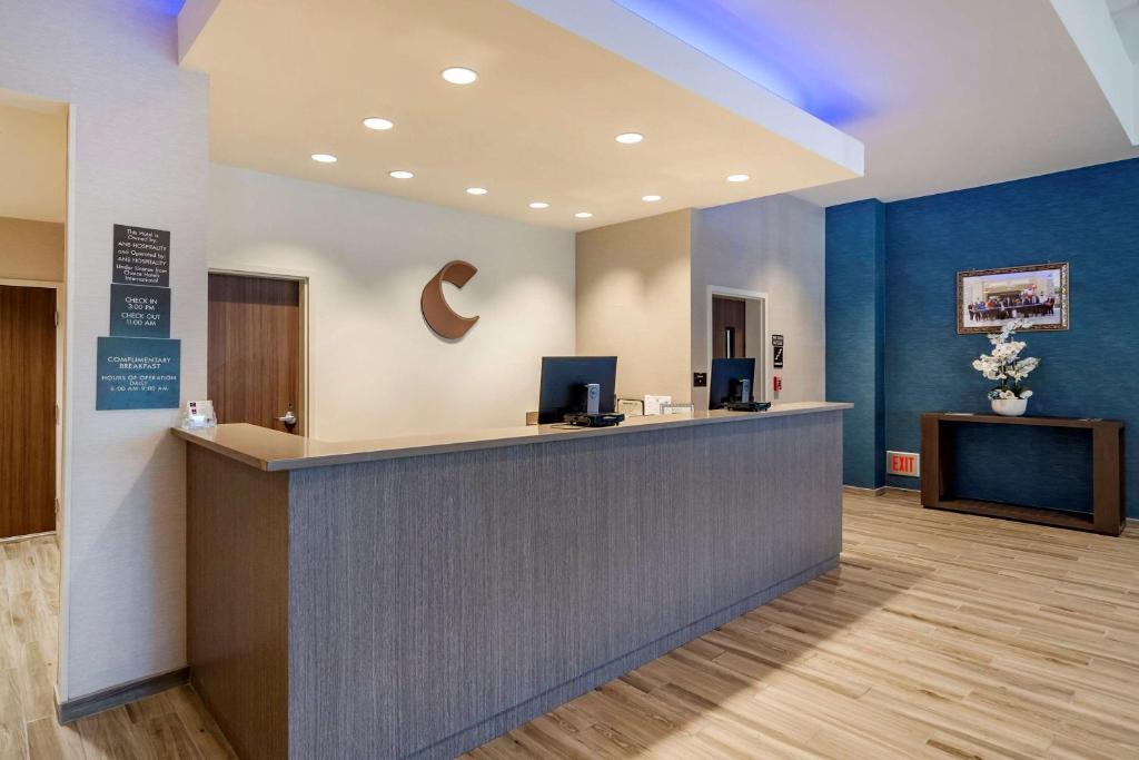 Comfort Suites Grandview - Kansas City - image 7