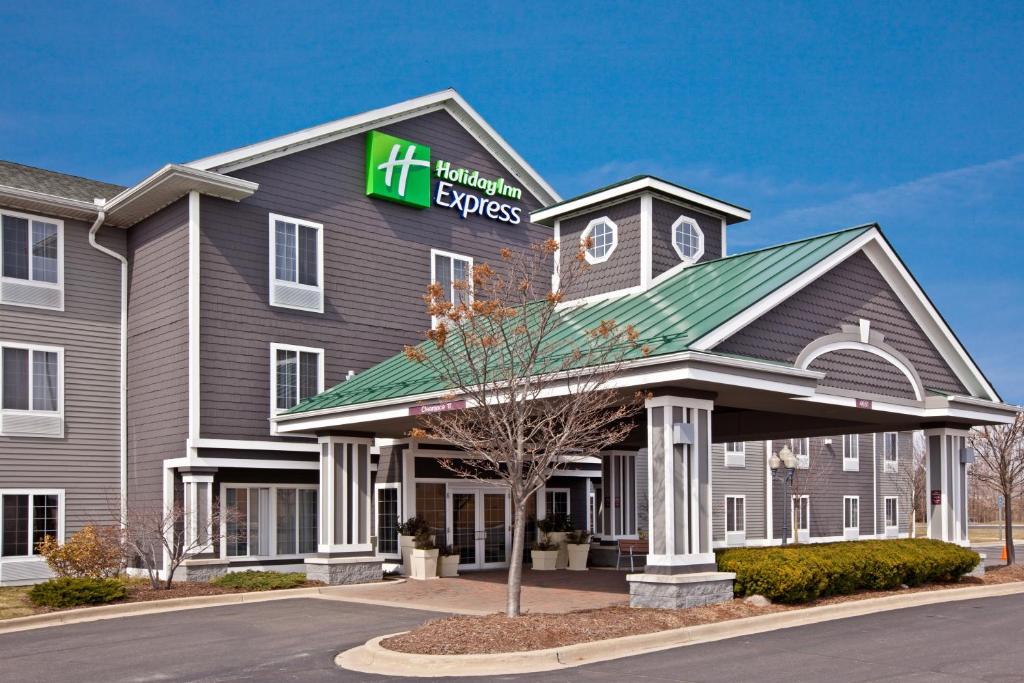 Holiday Inn Express Grand Rapids Southwest an IHG Hotel - main image