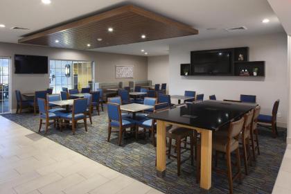 Holiday Inn Express Grand Rapids Southwest an IHG Hotel - image 17