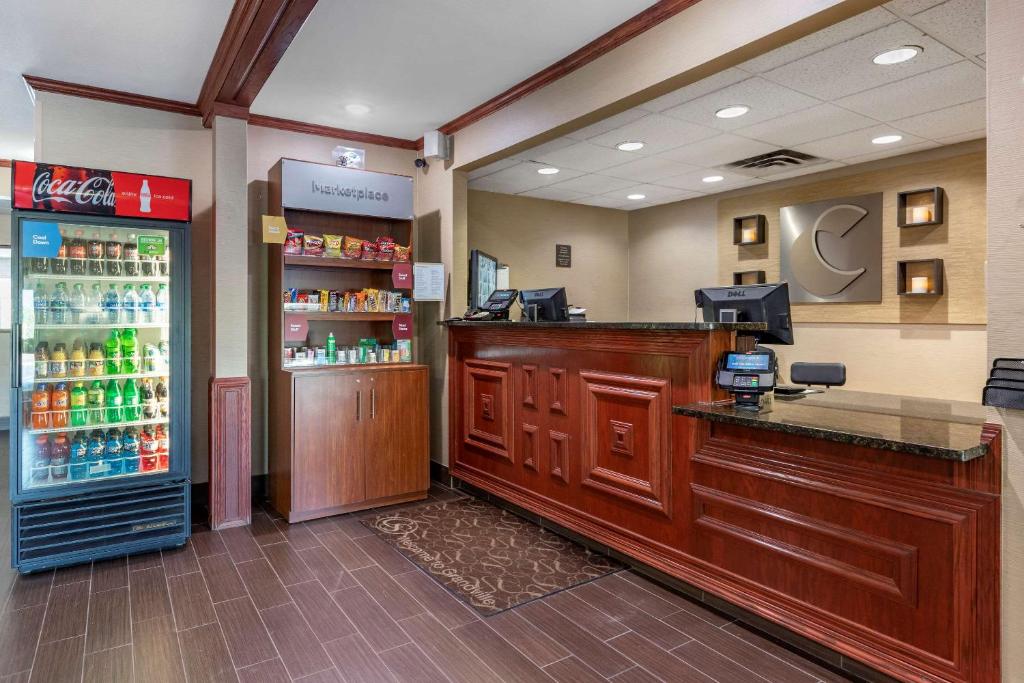 Comfort Suites Grandville - image 3