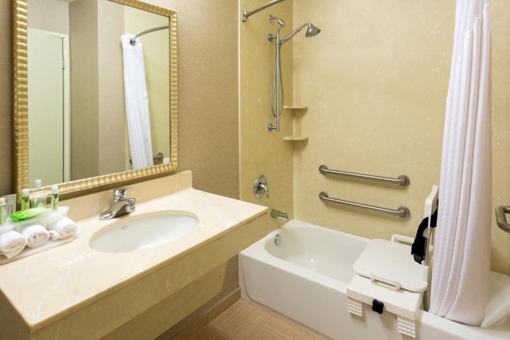 Holiday Inn Express Grants Pass an IHG Hotel - image 4