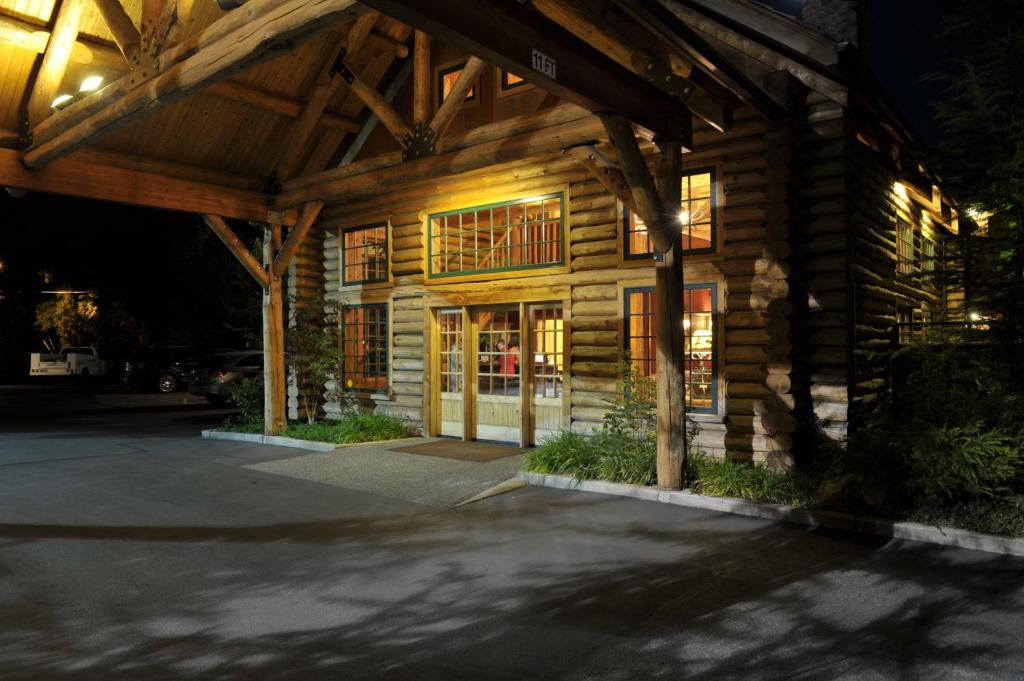 The Lodge at Riverside - image 3