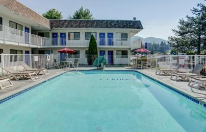 Motel 6-Grants Pass OR - image 11