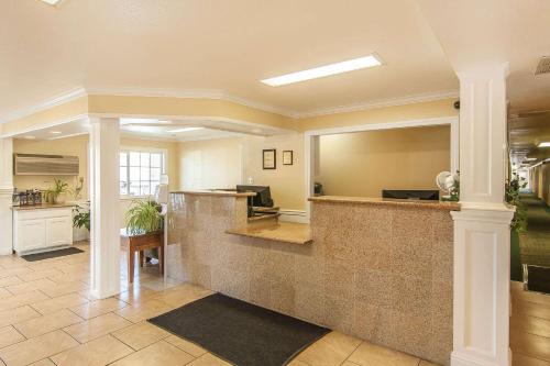 Quality Inn Grants Pass - image 5