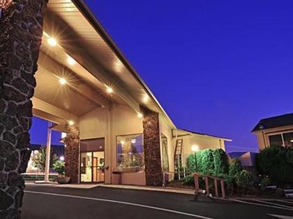 Red Lion Inn & Suites Grants Pass - image 2