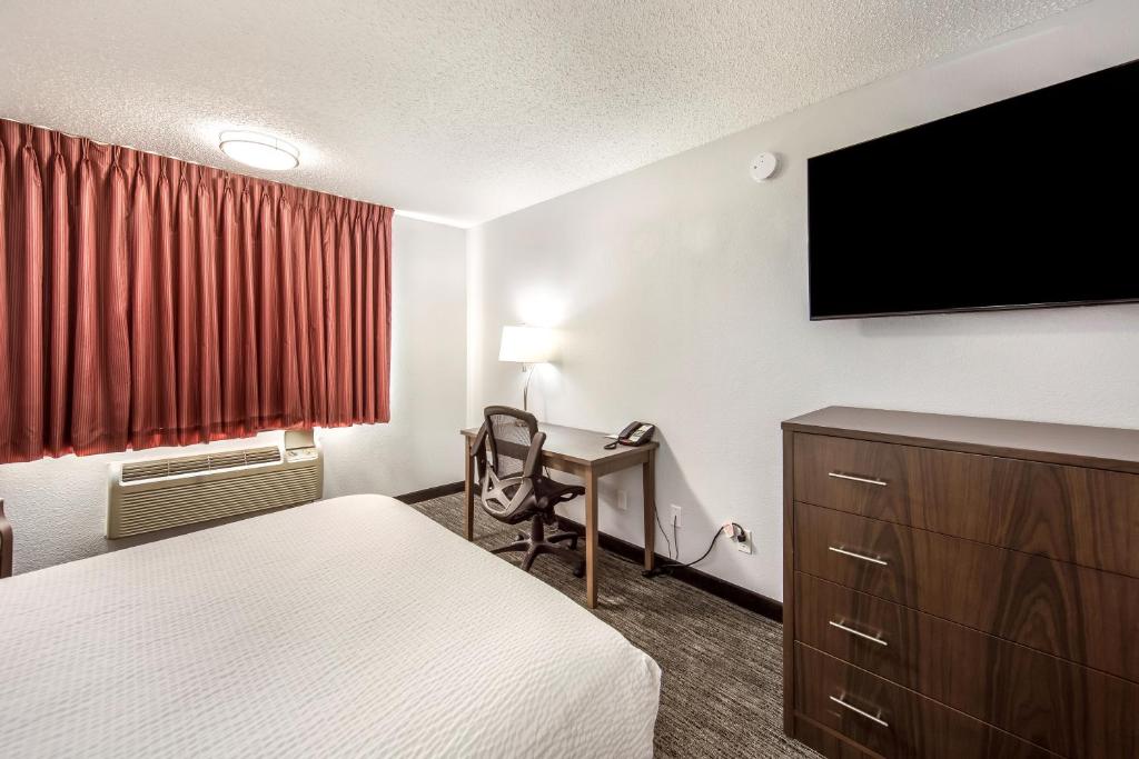 Red Lion Inn & Suites Grants Pass - image 6