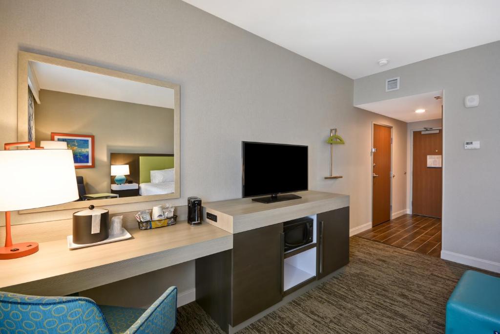 Hampton Inn Suites Grants Pass - image 3