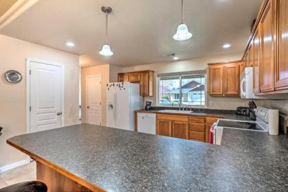 Grants Pass Home 1 Mi to Downtown and Rogue River! - image 11