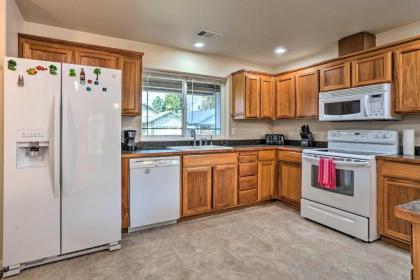 Grants Pass Home 1 Mi to Downtown and Rogue River! - image 9