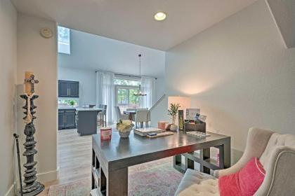 Chic Grants Pass Home 1 Mi to Drinks and Dining - image 9