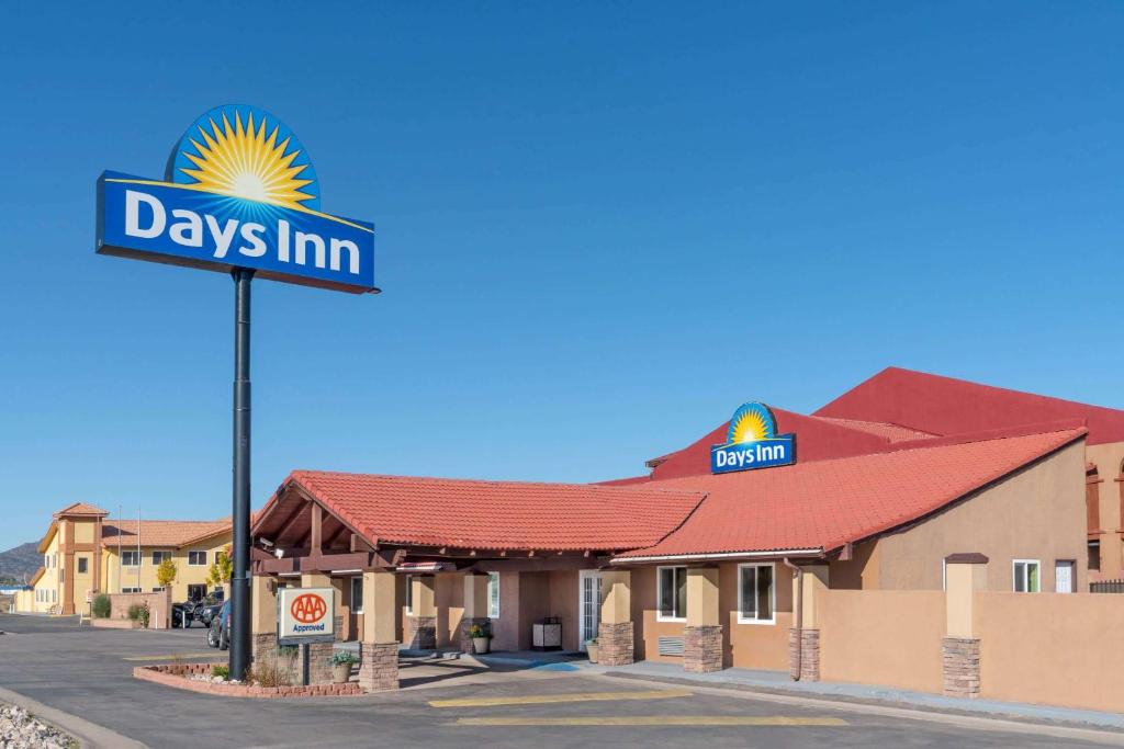 Days Inn by Wyndham Grants - main image