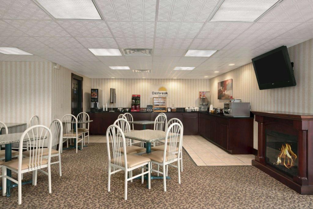 Days Inn by Wyndham Grantville - image 3