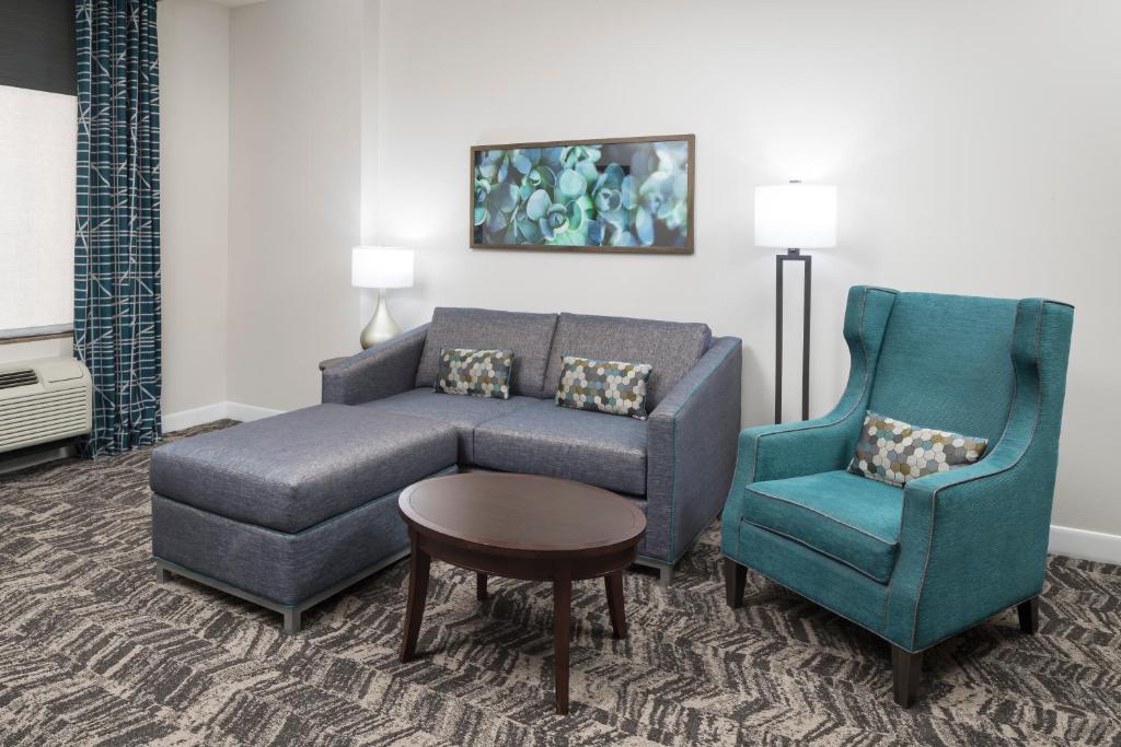 Hilton Garden Inn DFW North Grapevine - image 4