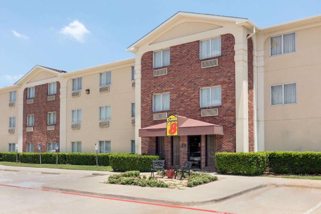 Super 8 by Wyndham Grapevine/DFW Airport Northwest - main image