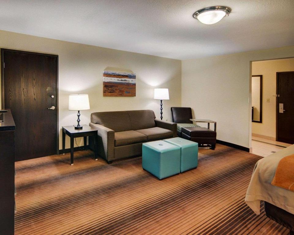 Comfort Inn Grapevine - image 2