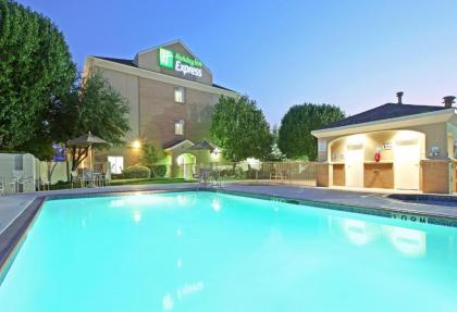 Holiday Inn Express Hotel and Suites DFW-Grapevine an IHG Hotel - image 8