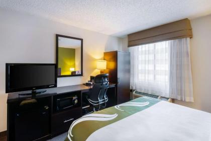 Quality Inn - image 12