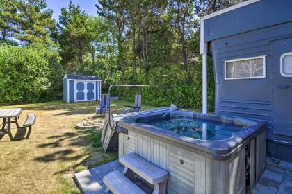 Coastal PNW Gem with Hot tub   Walk to Beach Grayland