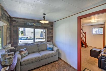 Coastal PNW Gem with Hot Tub - Walk to Beach! - image 4