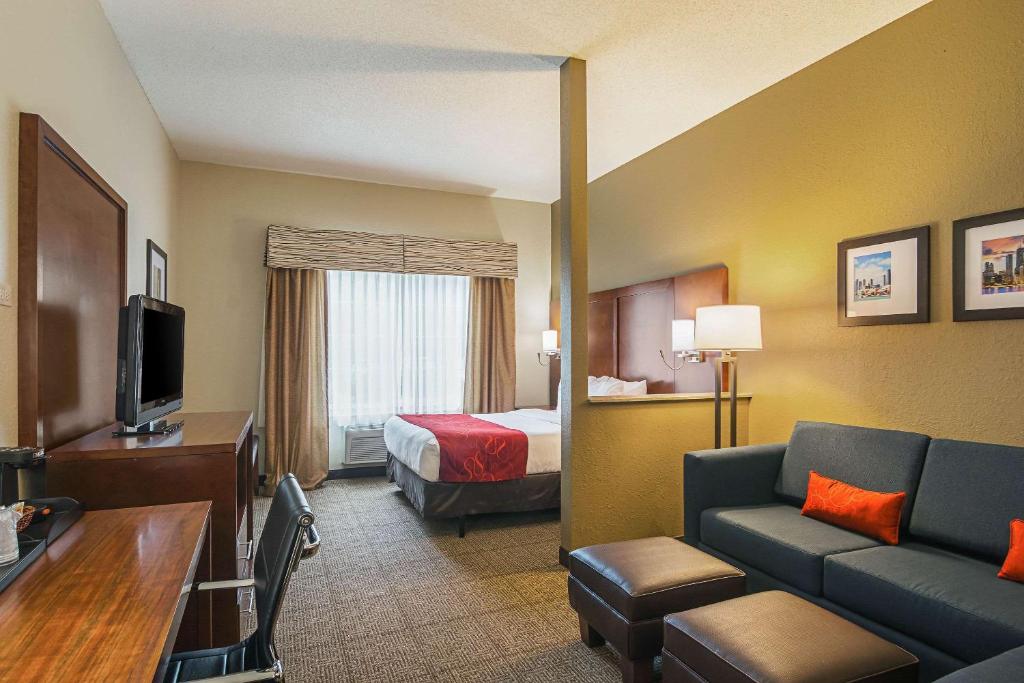 Comfort Suites Grayslake - image 7