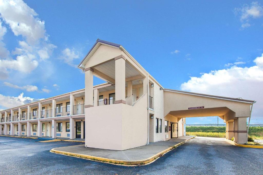 Econo Lodge - main image