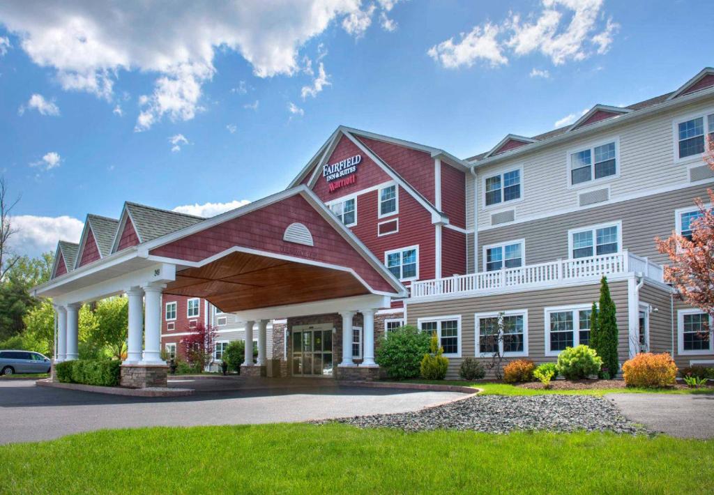 Fairfield Inn & Suites by Marriott Great Barrington Lenox/Berkshires - main image