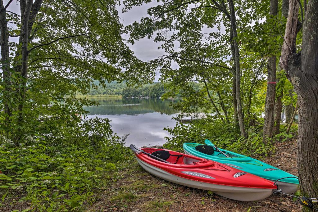 Rustic Berkshires Cottage at Lake Buel with Kayaks! - main image