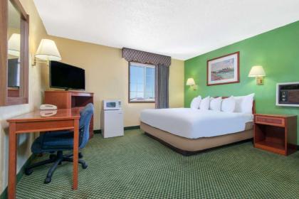 Days Inn by Wyndham Great Bend - image 6