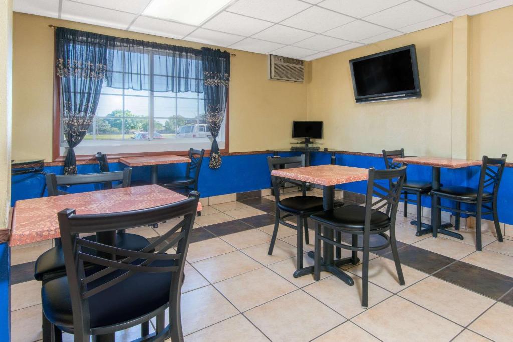 Days Inn by Wyndham Great Bend - image 7