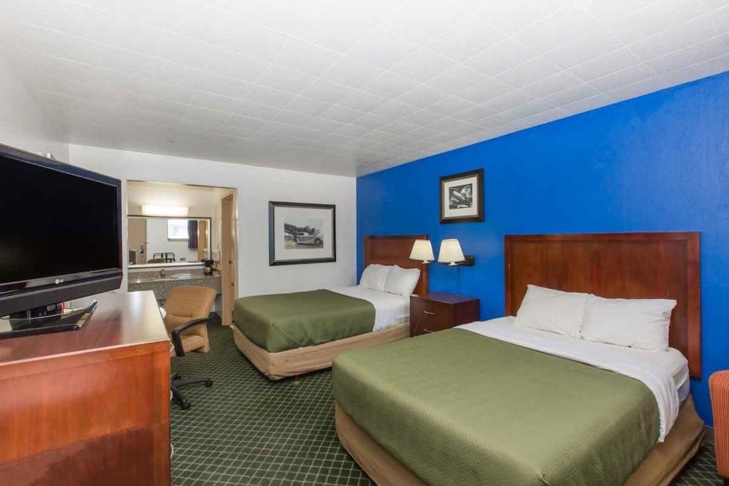 Travelodge by Wyndham Great Bend - image 2