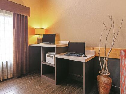 Best Western Plus Riverfront Hotel and Suites - image 10