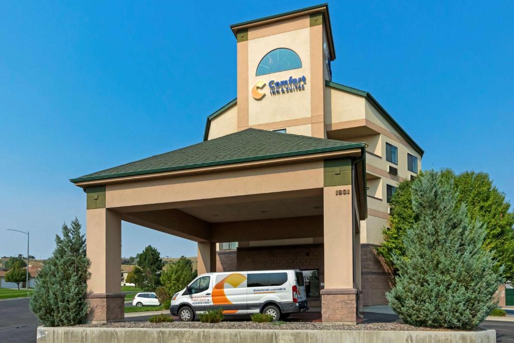 Comfort Inn & Suites Market - Airport - image 3