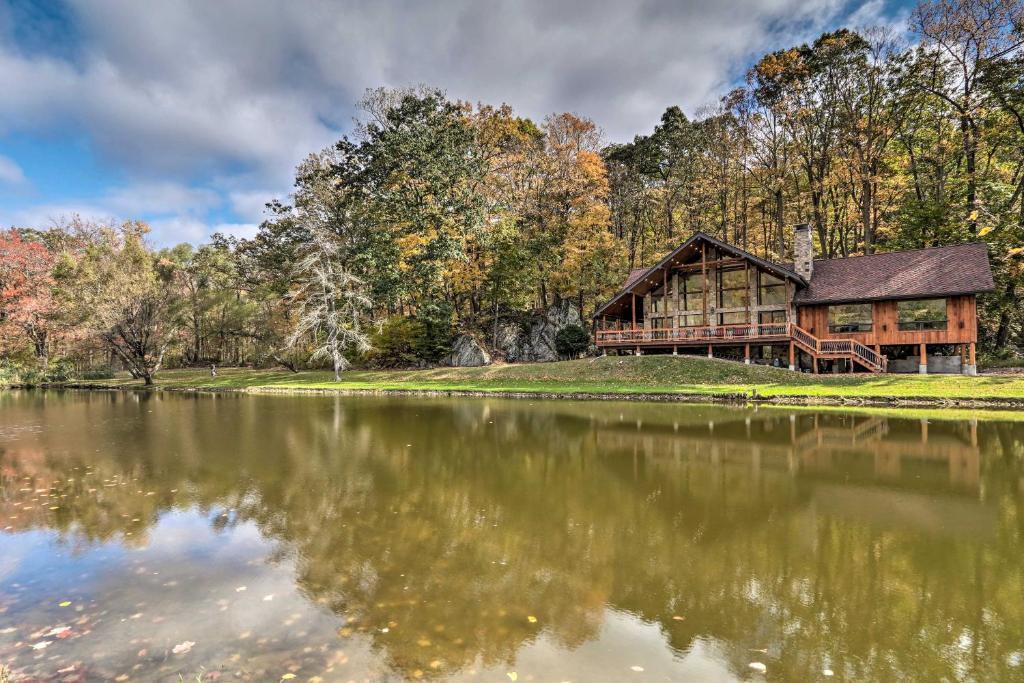 Secluded Cabin with Boats Less Than 6 Mi to Jenny Jump! - main image