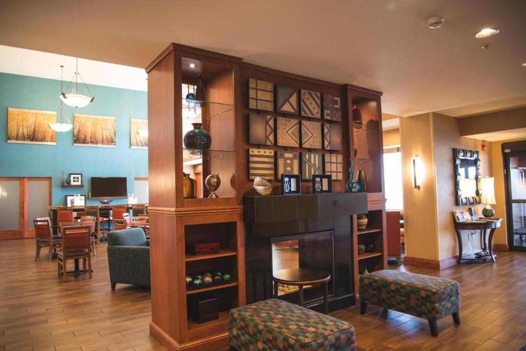 Hampton Inn & Suites Greeley - image 3