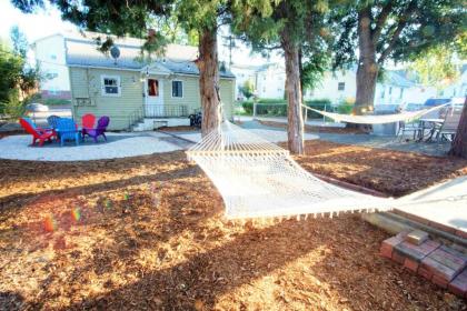 Charming Bungalow Next to UNC-FREE Cruiser Bikes! Lower - image 8