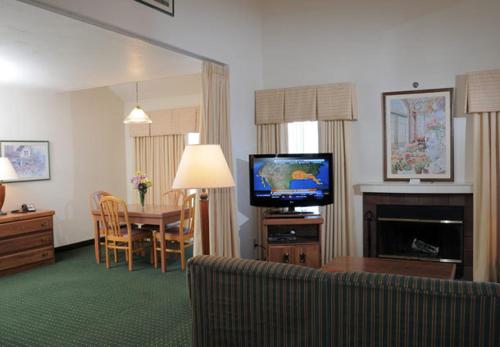 Hawthorn Suites Green Bay - image 3