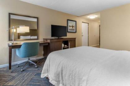 Hampton Inn Green Bay Downtown - image 5