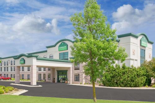 Wingate by Wyndham Green Bay - main image