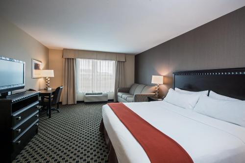 Holiday Inn Express & Suites - Green Bay East an IHG Hotel - image 2